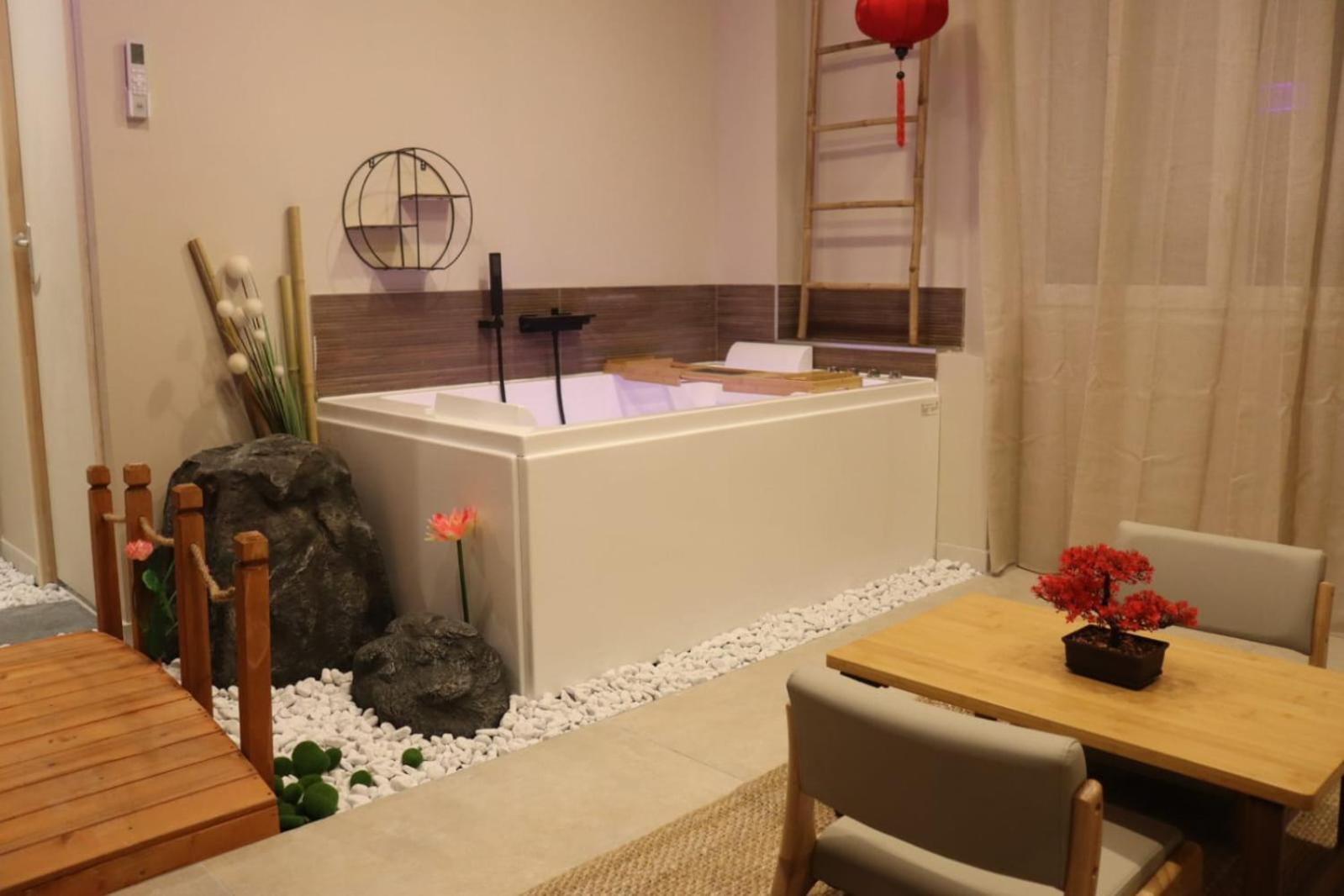 Loveroom Japon Avec Balneotherapie Тулон Екстер'єр фото