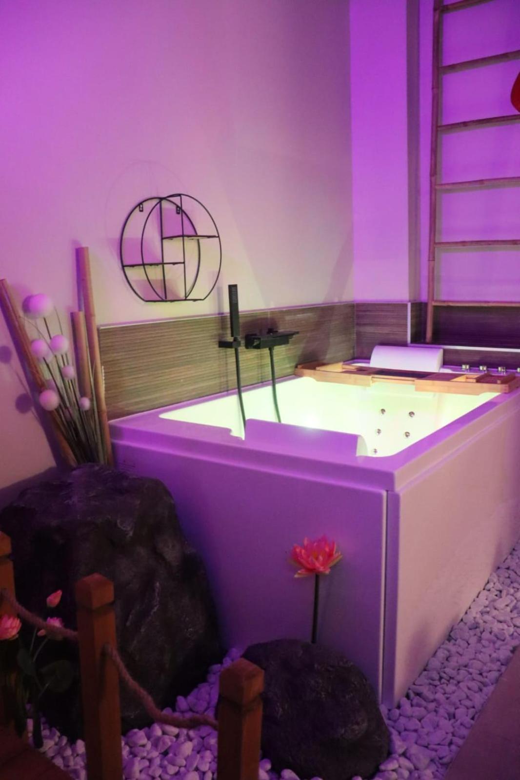 Loveroom Japon Avec Balneotherapie Тулон Екстер'єр фото