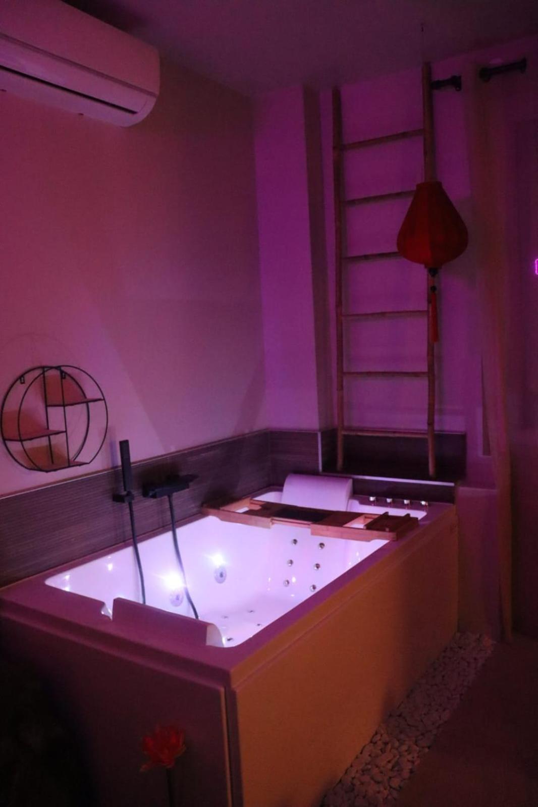 Loveroom Japon Avec Balneotherapie Тулон Екстер'єр фото