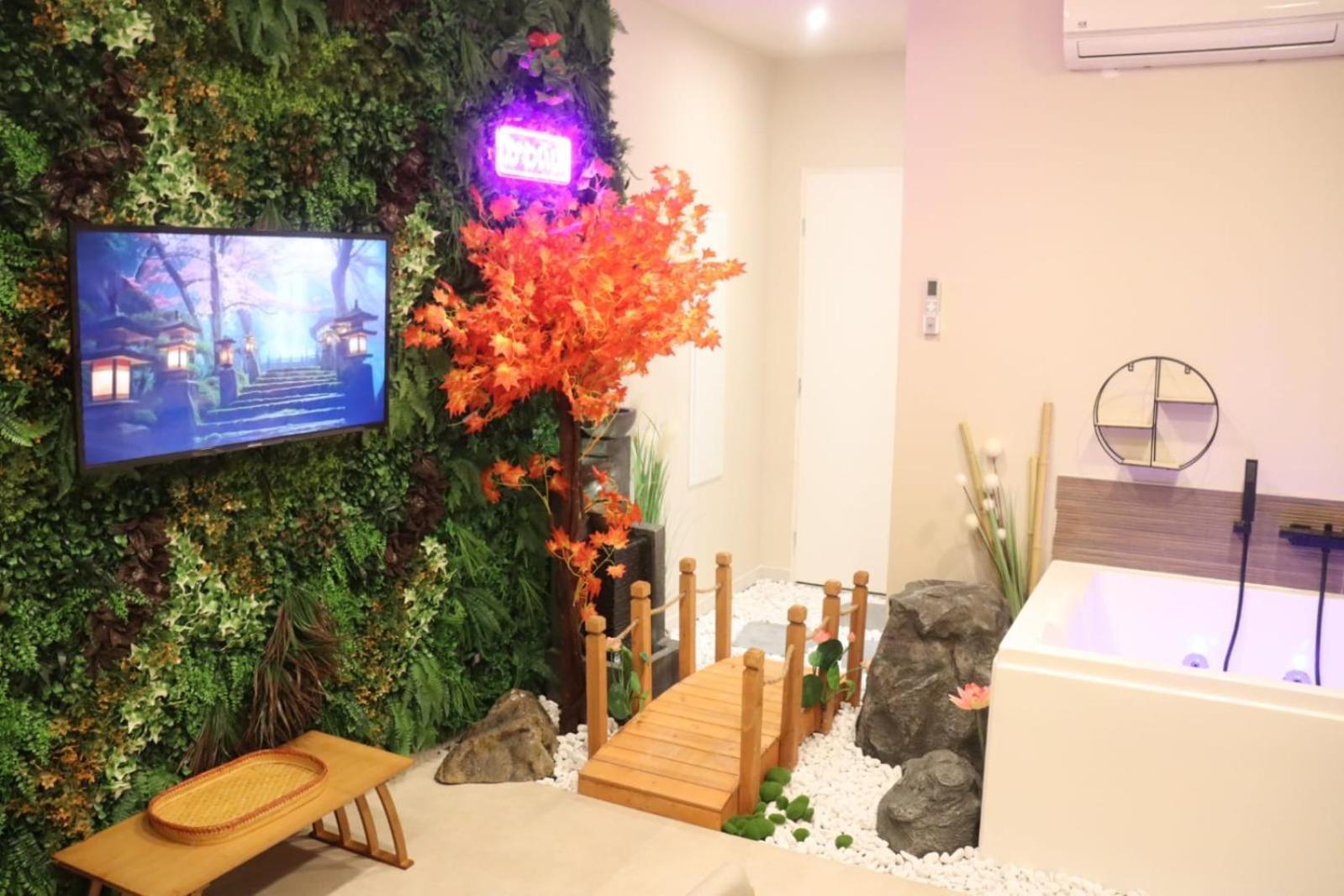 Loveroom Japon Avec Balneotherapie Тулон Екстер'єр фото